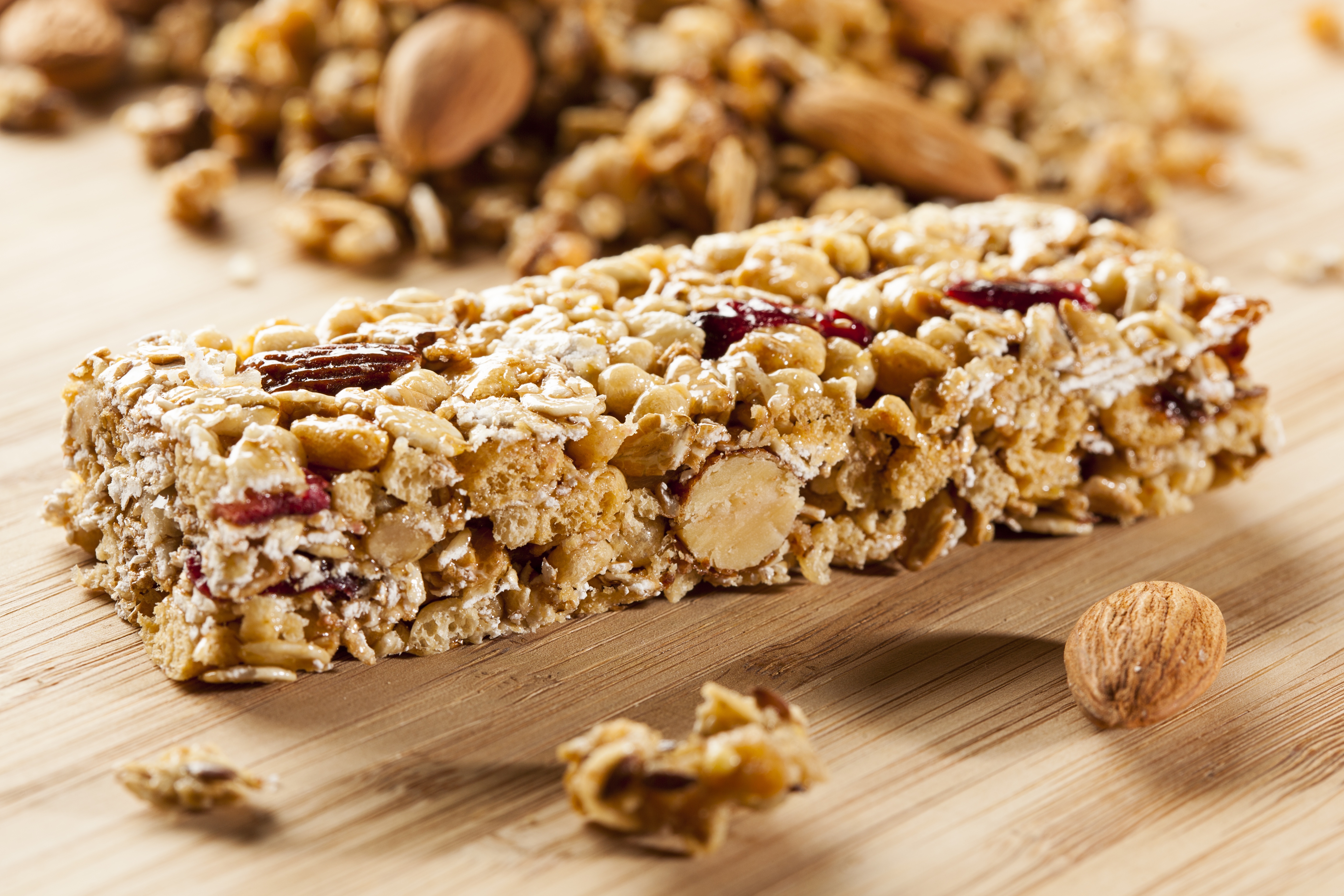 Злаковые мюсли. Granola Bar мюсли. Батончик мюсли гранола. Энергетические батончики овсянка. Энергетический мюсли батончик овсяный.