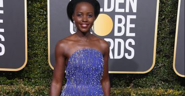 sandalele purtate de Lupita Nyong'o