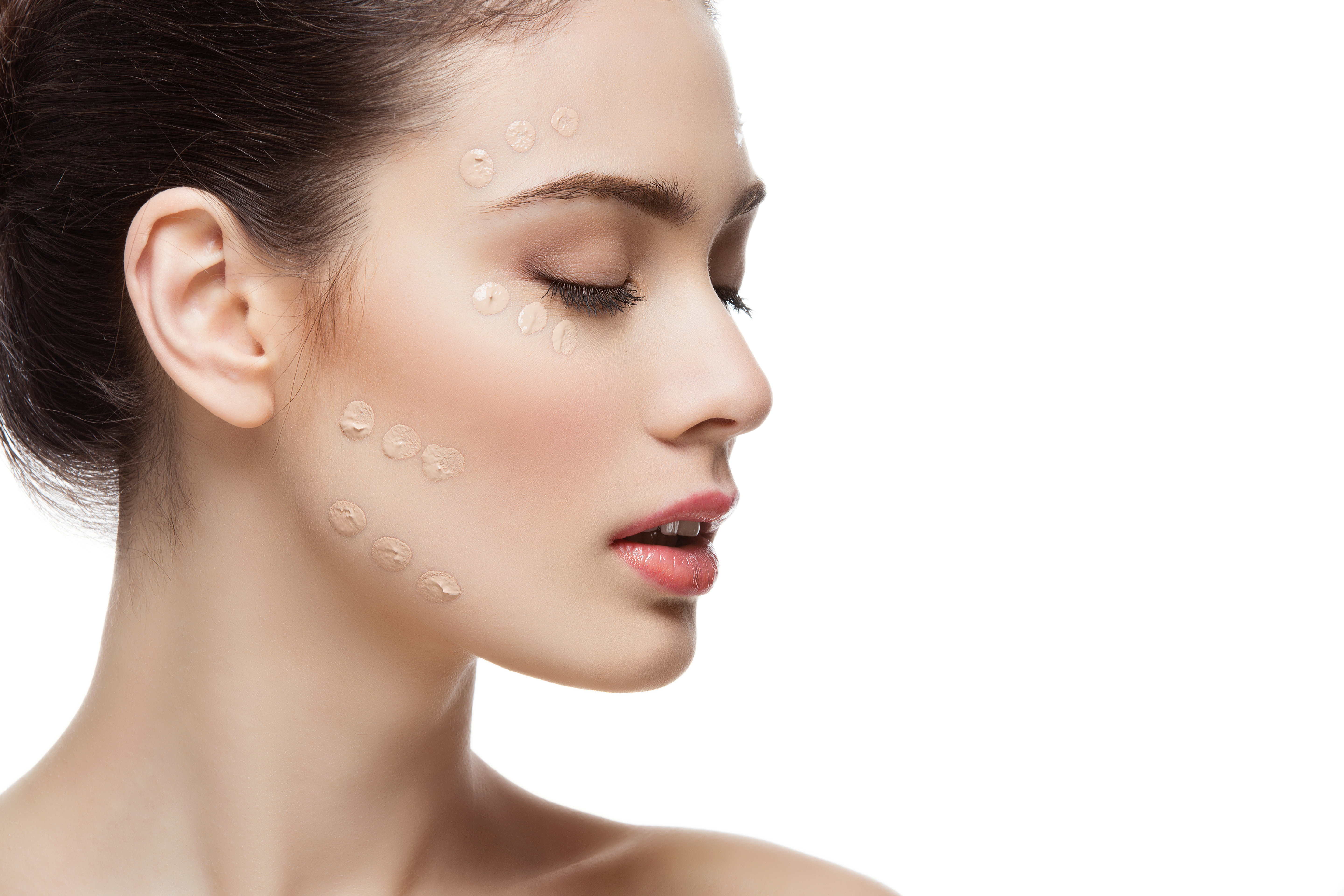 Cum îngrijești tenul și previi iritațiile pielii de la masca de protecție