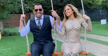 jennifer lopez s-a logodit