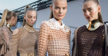 cum porti rochia plasa