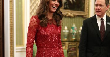kate middleton rochie rosie din paiete