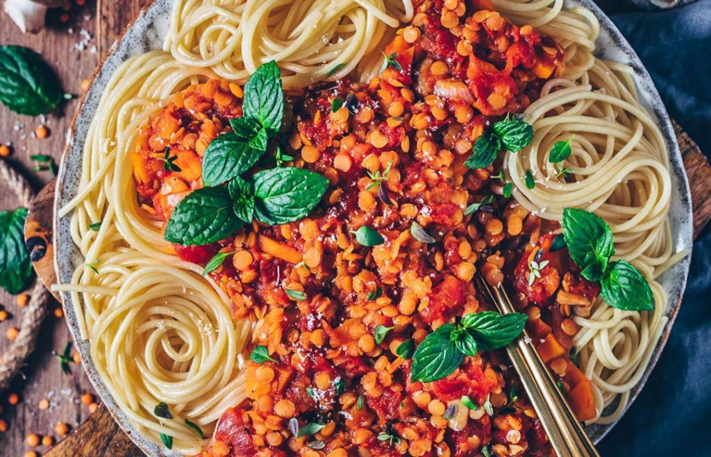 Paste bolognese, varianta fara carne 3 trucuri pentru a obtine gustul